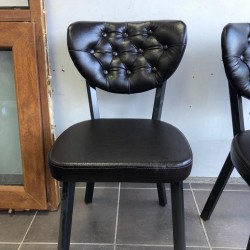 Scaun tapitat dining/bucatarie, Lincoln Negru, material Piele ecologica, cadru Lemn, picioare metal negru Scaun tapitat dining/bucatarie, Lincoln Negru, material Piele ecologica, cadru Lemn, picioare metal negru